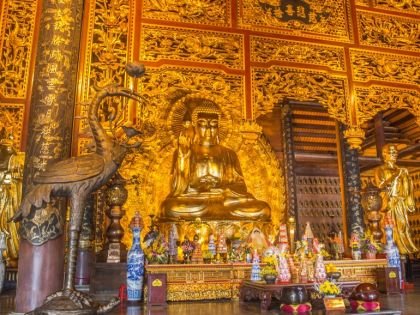 Bronze-Buddha-at-Bai-Dinh-pagoda-Vietnam