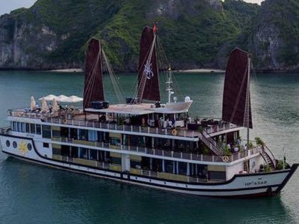 Cruise Ship Ha Long Bay, Vietnam