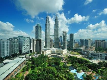 Petronas twin towers daytime