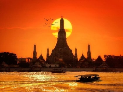 Wat-arun-in-sunset-at-BangkokThailand