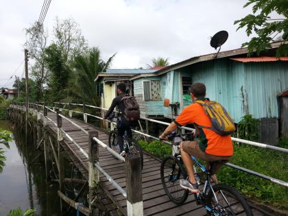 Kuching cycling tour bridge